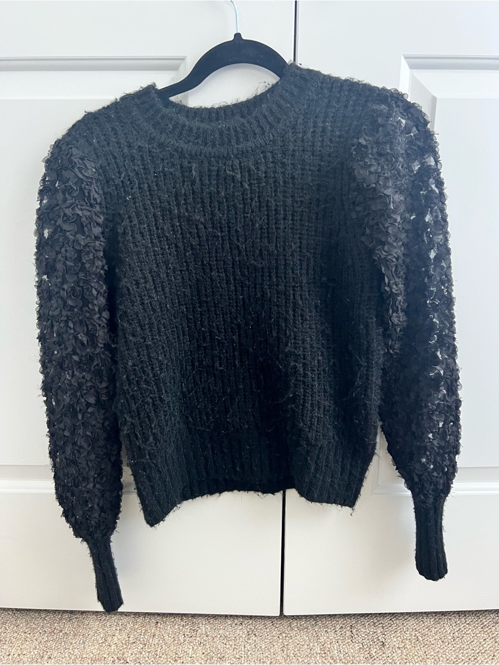 Textured Puff-Sleeve Crewneck Sweater - Black